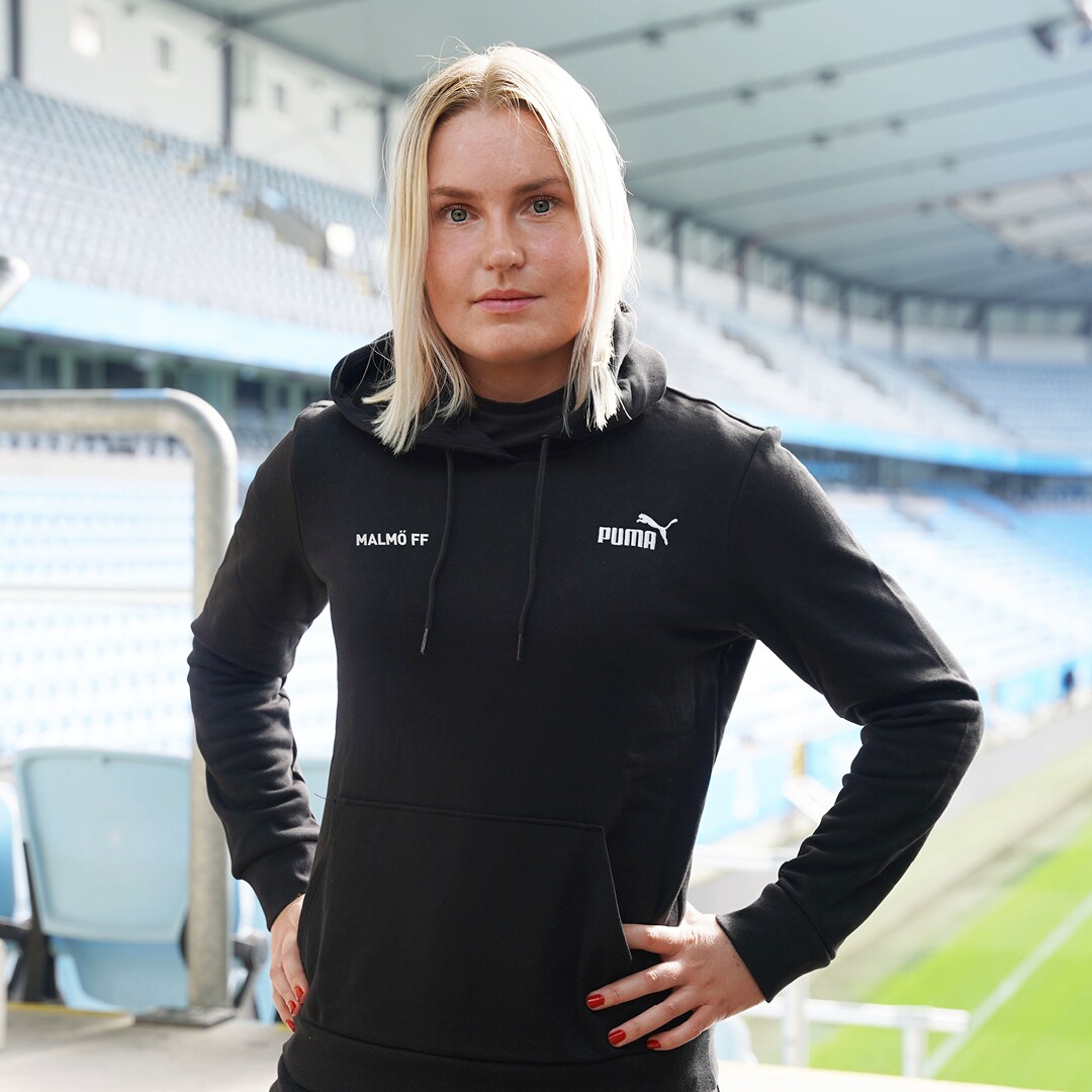 Puma dam ESS Hoodie svart