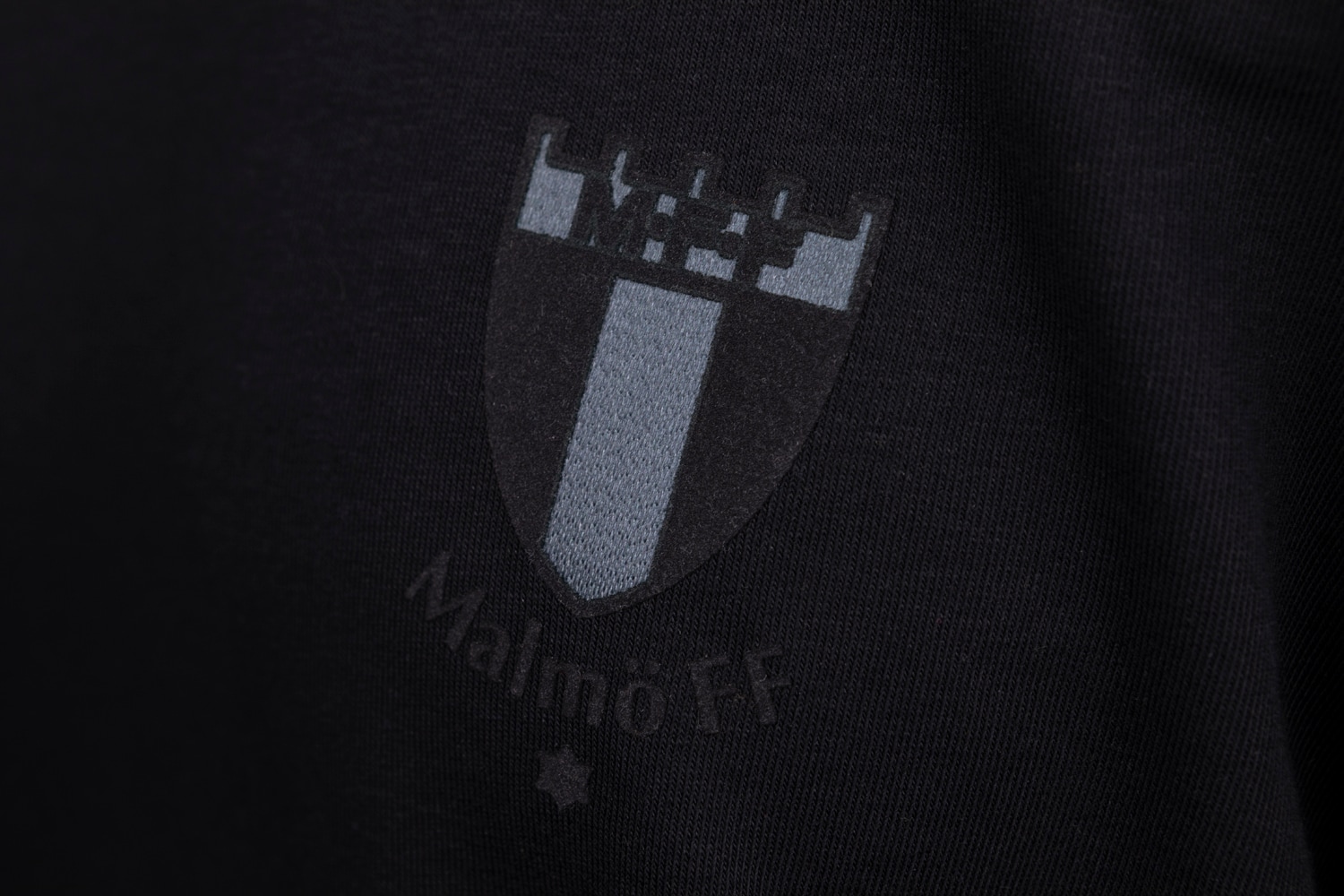 Puma sweater svart ton i ton