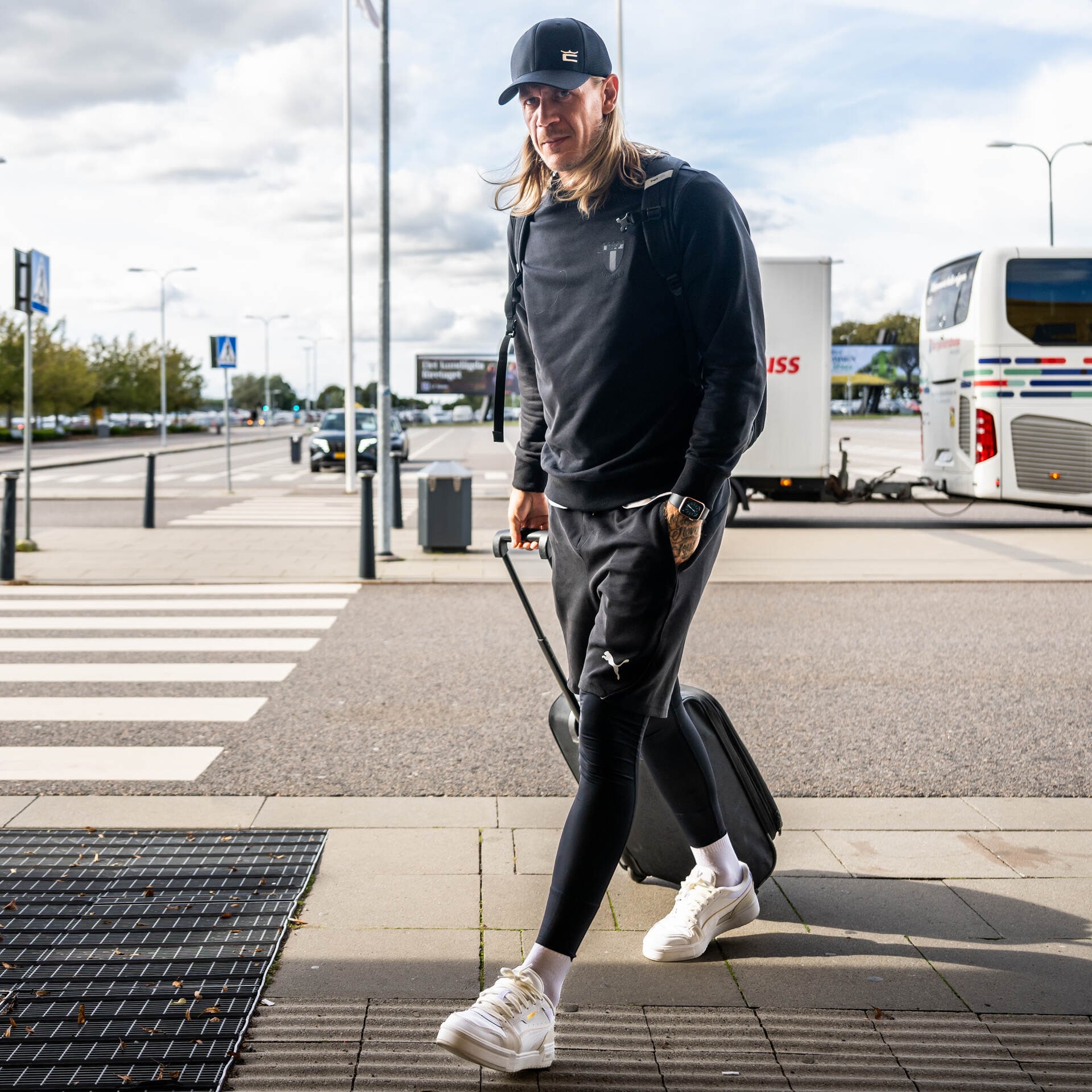 Puma sweater svart ton i ton